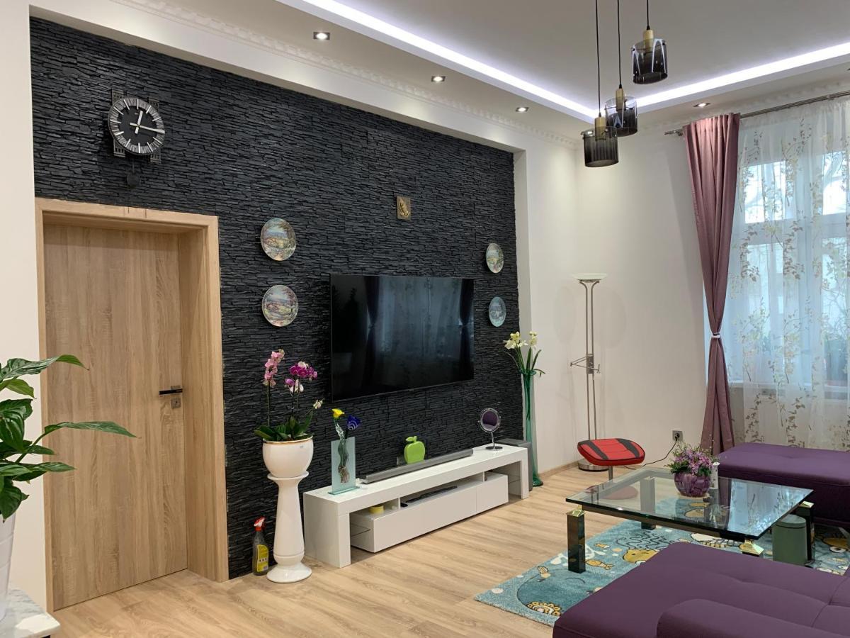 Galaxy Apartment Karlovy Vary Exterior photo